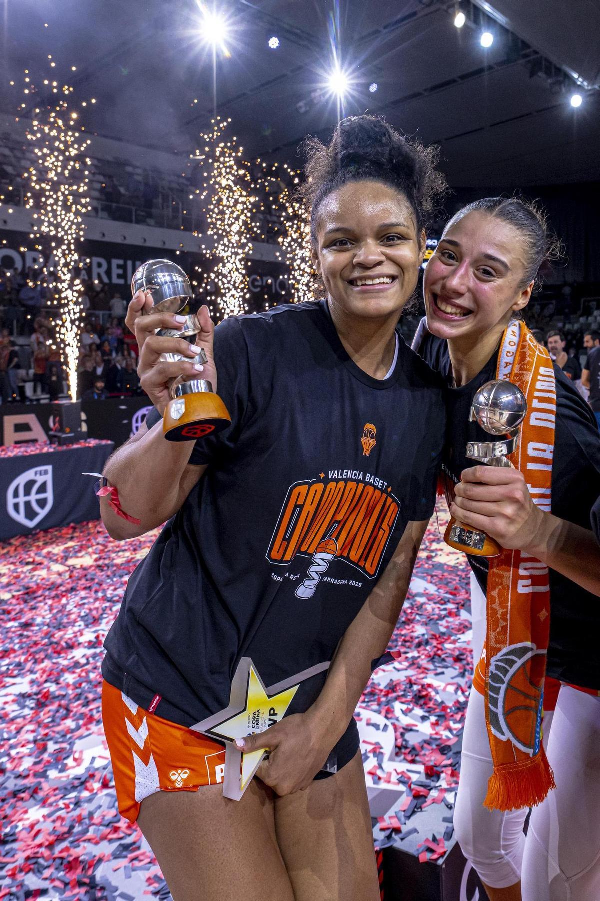 Así celebraron la Copa las jugadoras del Valencia Basket en Tarragona