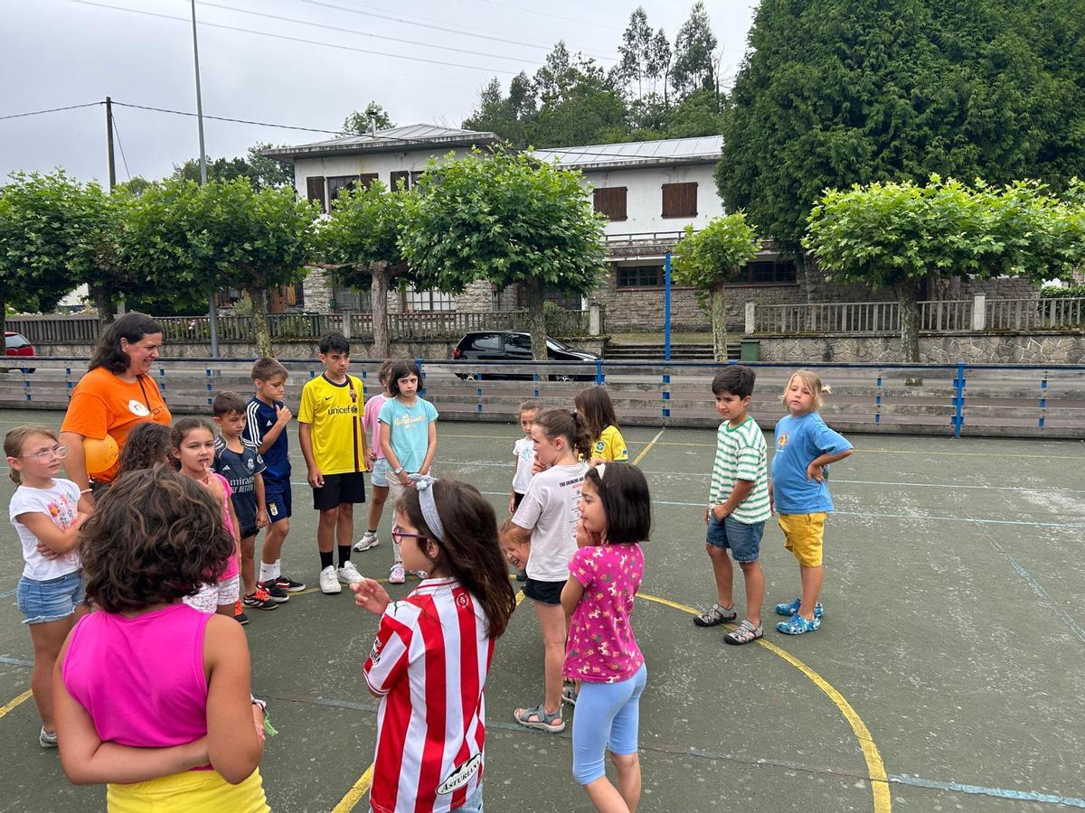 EN IMÁGENES: Niños participando en juegos en Lieres en las colonias urbanas de Siero