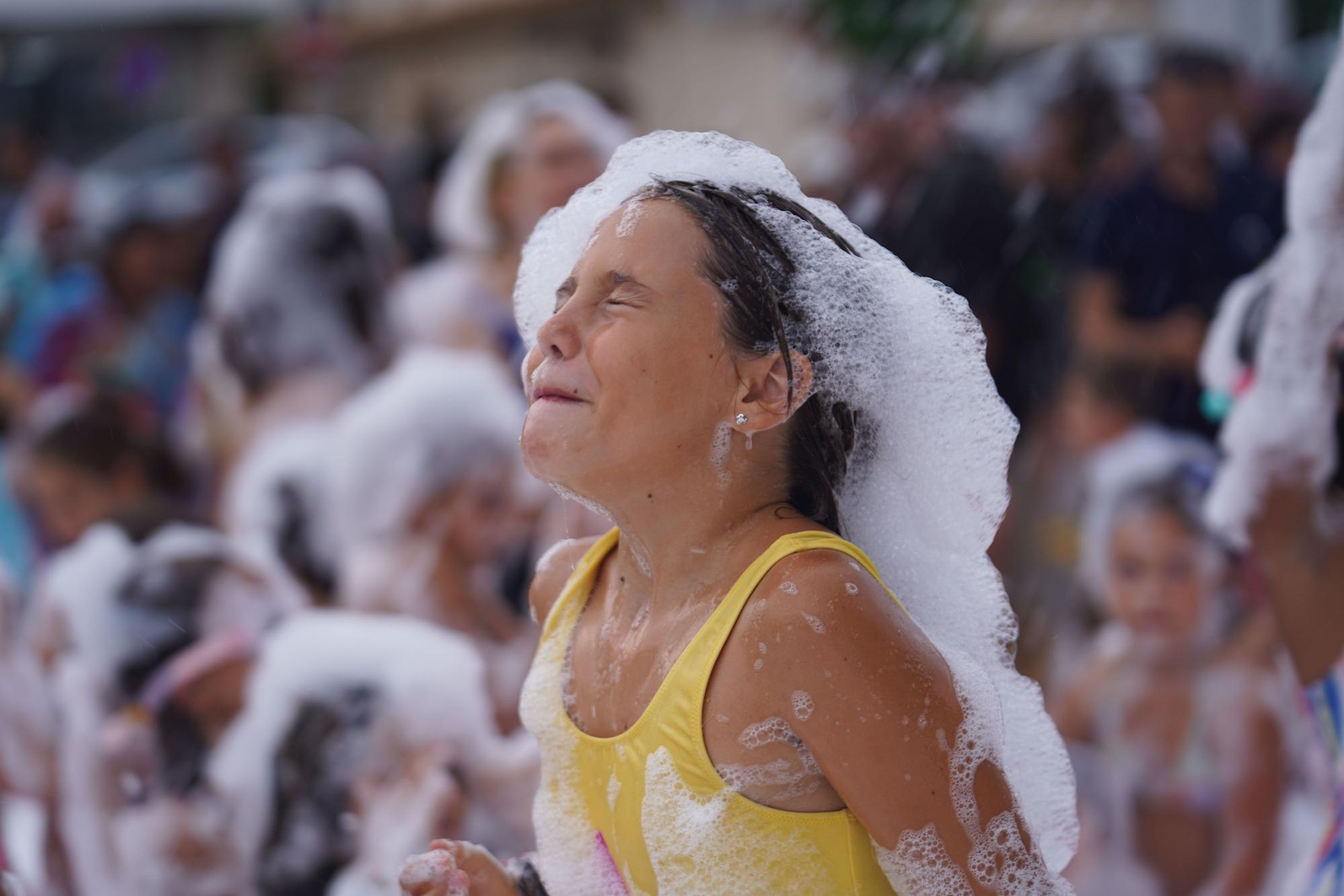 Mira aquí todas las imágenes de la fiesta de la espuma infantil en Jesús