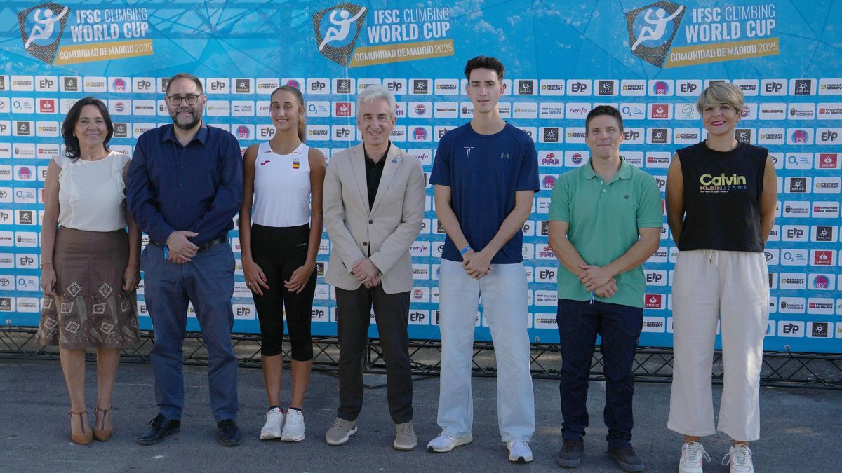 De izquierda a derecha, Mar Rodríguez, concejala de Empleo y Comercio de Alcobendas; Armando Huerta, director de El Periódico de España; la gimnasta Anna Arnau; Jesús Tortosa, concejal de Deportes; el taekwondista Jesús Tortosa; Fernando Hernández, Ceo de Sputnik, y la Dj Neus González.