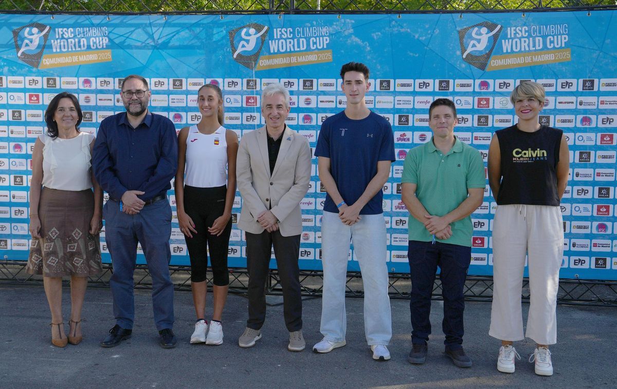 De izquierda a derecha, Mar Rodríguez, concejala de Empleo y Comercio de Alcobendas; Armando Huerta, director de El Periódico de España; la gimnasta Anna Arnau; Jesús Tortosa, concejal de Deportes; el taekwondista Jesús Tortosa; Fernando Hernández, Ceo de Sputnik, y la Dj Neus González.