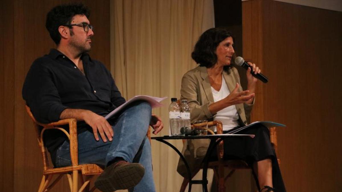 El presidente de Editors.cat, Ilya Pérdigo, y la directora de La Semana del Libro en Catalán, Cristina Domènech, en la presentación de la edición 41.