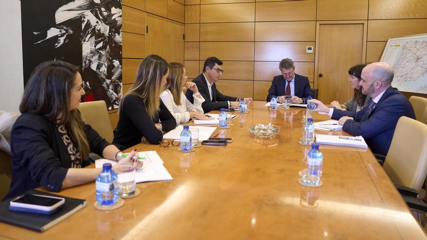 Canarias pide al Estado 140 millones para cubrir la gratuidad de las guaguas
