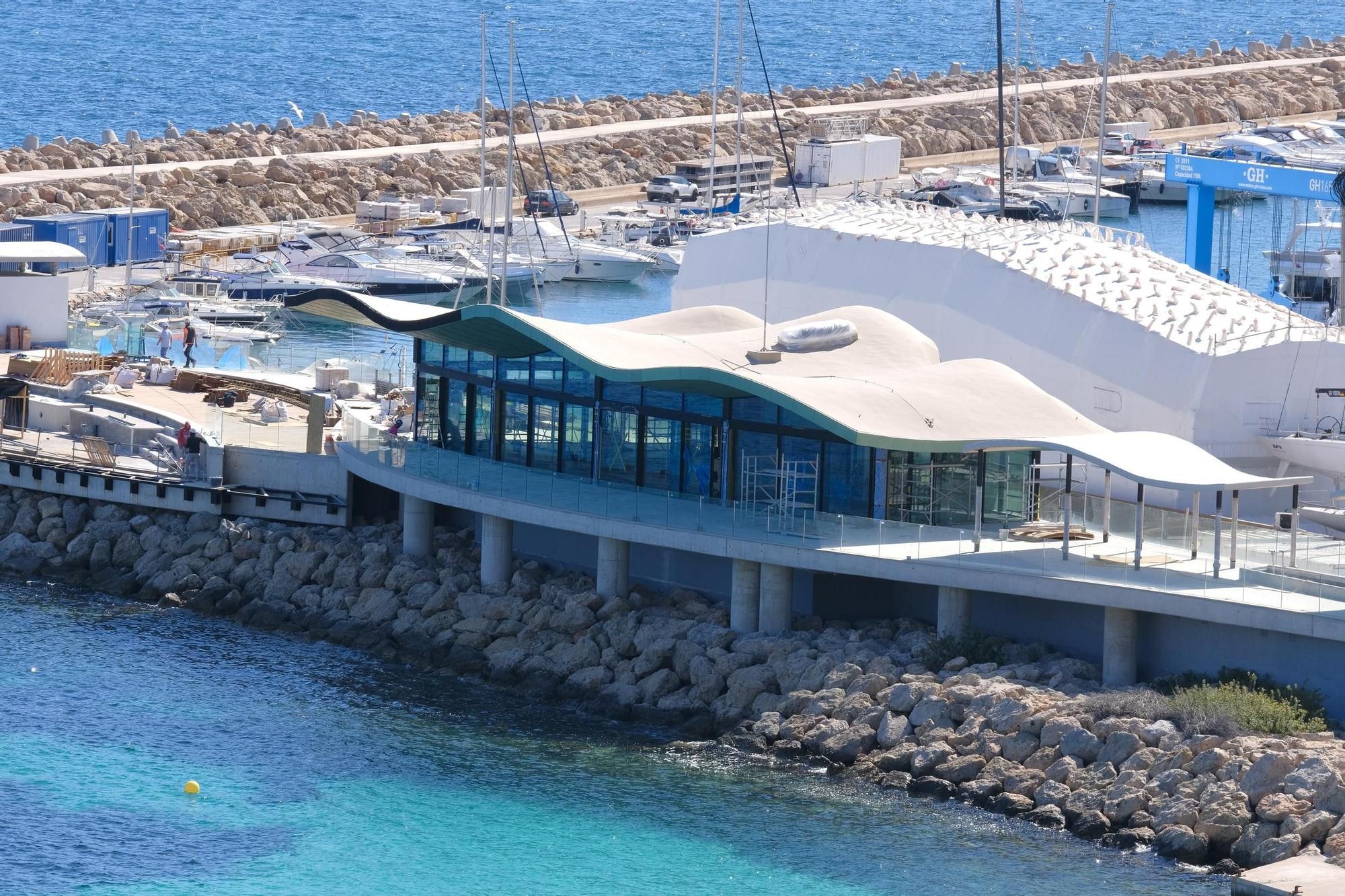 Así es el restaurante beach-club que el grupo Cappuccino abre en Puerto Portals frente a la playa del Oratorio