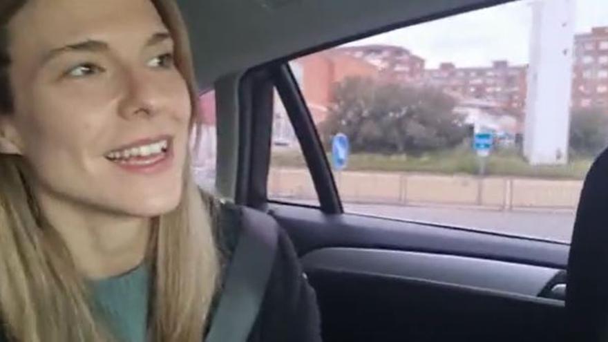 El vídeo viral de Nikki García, la mujer que pone voz a Google Maps en España