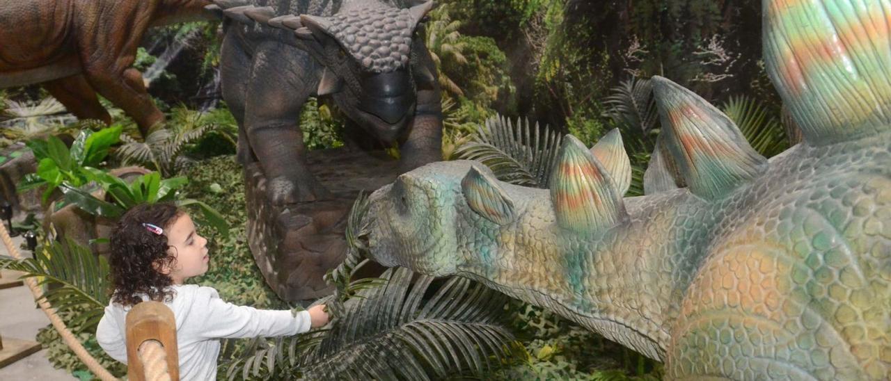 Una exposición anterior de dinosaurios en Fexdega, justo antes de estallar la pandemia.  | // NOÉ PARGA