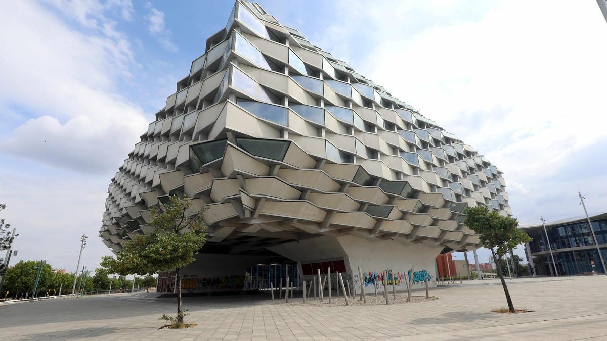 Fachada del Pabellón de Aragón, que iba a albergar la Agencia Estatal de Salud Pública si recaía en la comunidad.