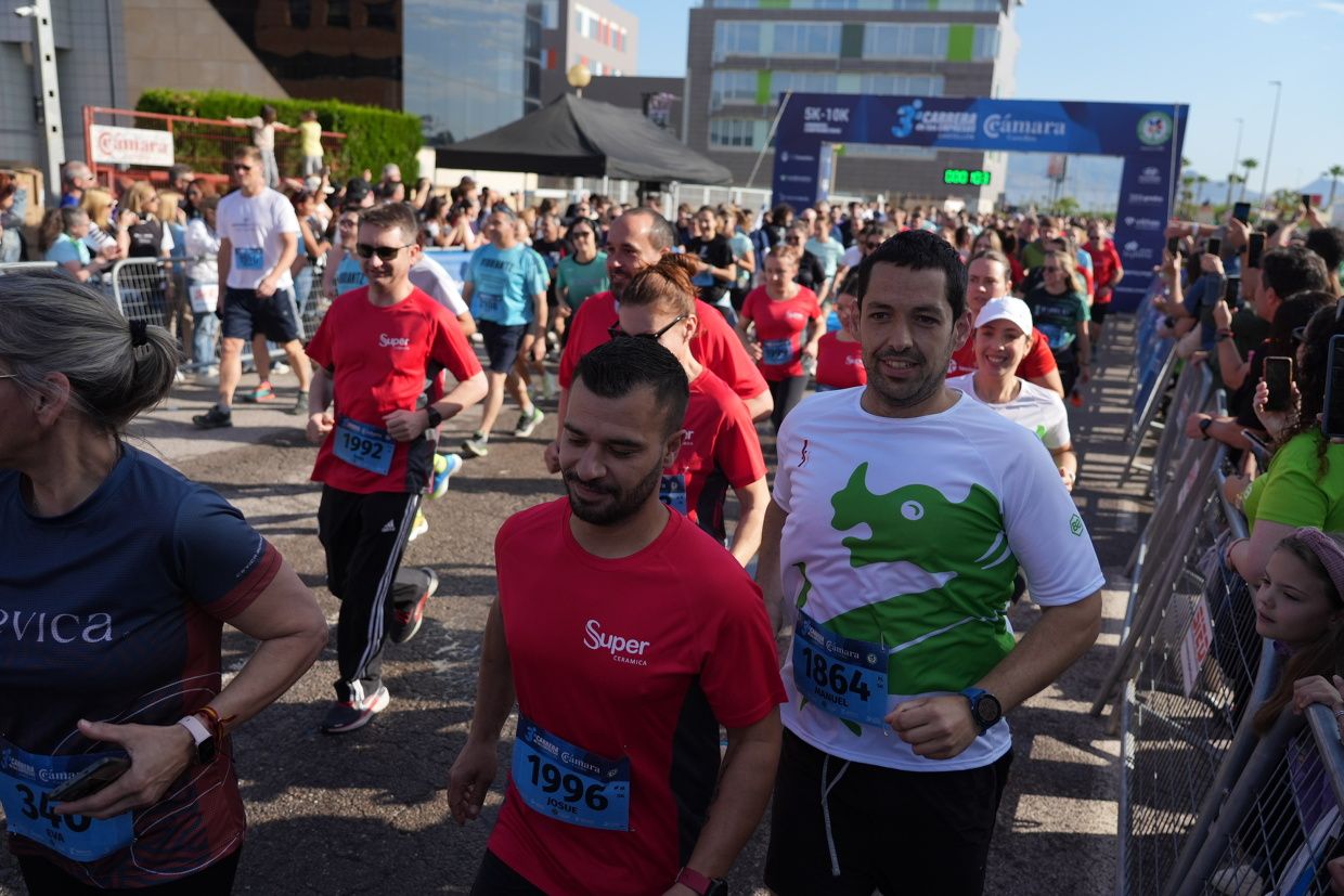 Búscate en las fotos de la Carrera de las Empresas en Castellón