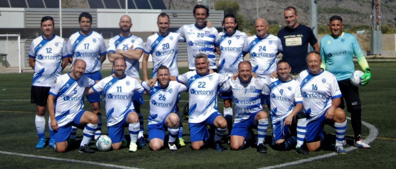 Veteranos San Lorenzo.  De pie: Alejandro Navarro, Juanjo Breva, Arturo Garlendia, Óscar Martínez, Raúl Domínguez, Álex Baena, José Vicente Moreno, Daniel Yusta, José Ferrer. Agachados: Fernando Gómez, Xavi Marqués, Antonio Martín, Roberto Parra, Óscar Flórez, Quique Peris y Sebas Ortiz.