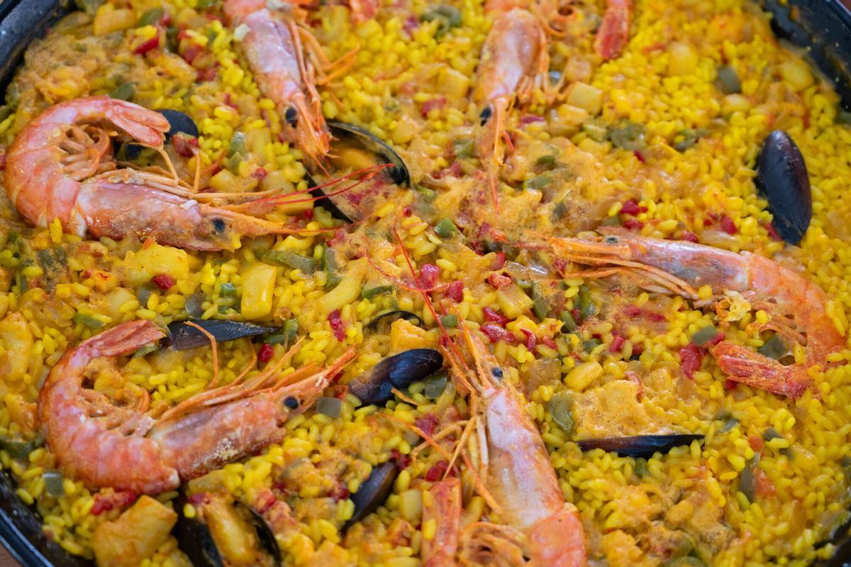 En imágenes | Bar Miguel, en Zaragoza, un sitio 'de toda la vida' con bocadillos de calamares a 3,50 euros: "Comida casera, de la abuela y buena"