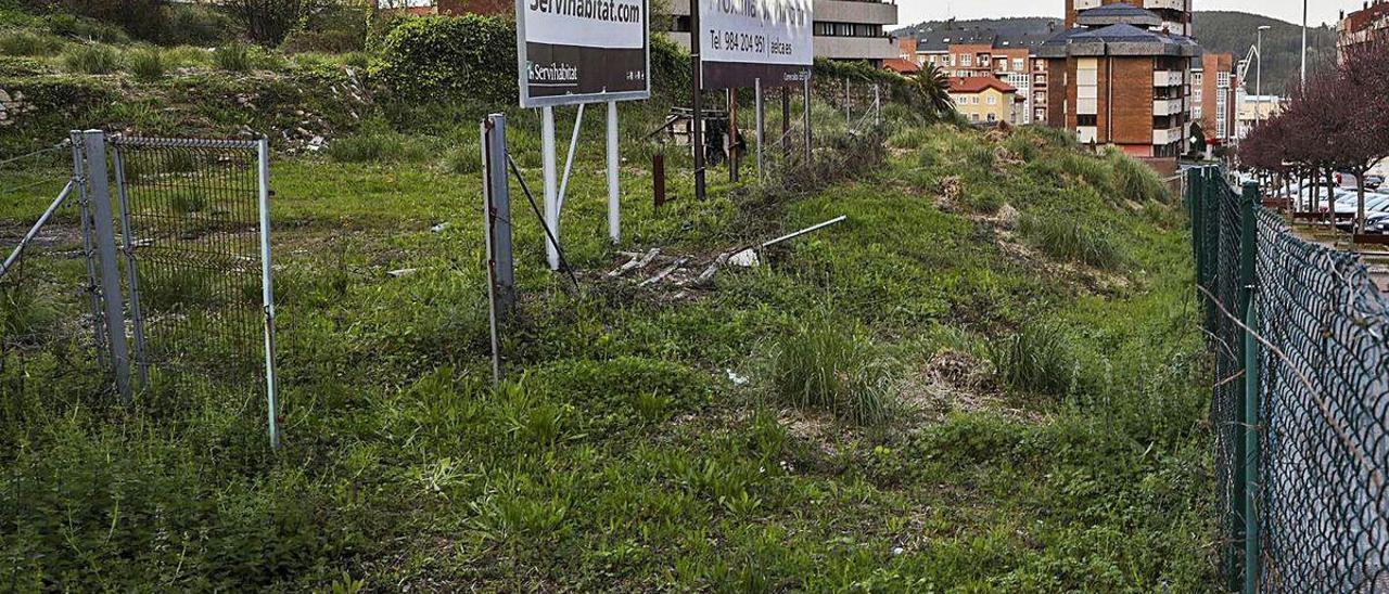 Los solares donde se construirá un edificio con 63 viviendas en la avenida de Alemania.