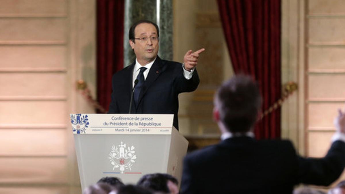 El presidente Hollande responde a una pregunta de un periodista durante la rueda de prensa de este martes.