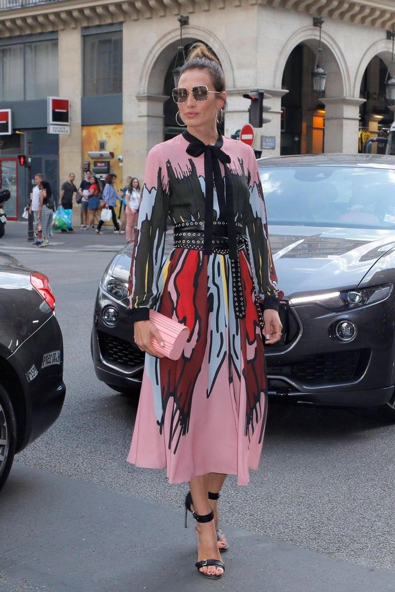 Nieves Álvarez llega al desfile de Elie Saab en la Haute Couture de París