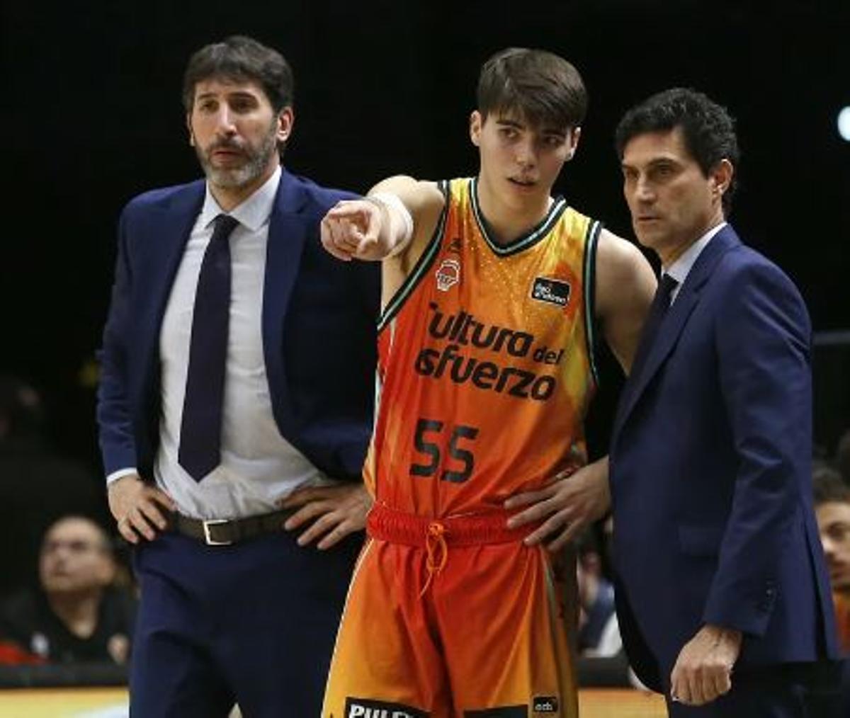 Lucas Marí en un partido del Valencia Basket