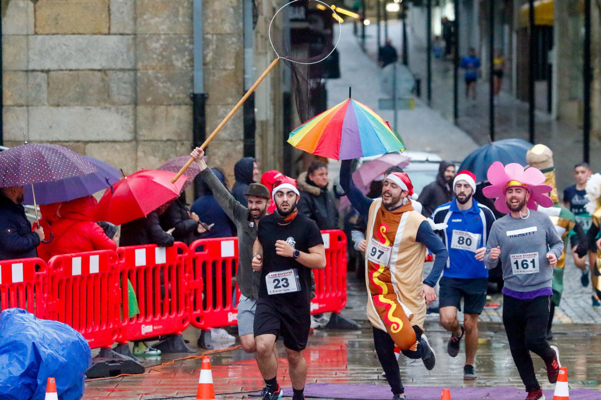 Más de 200 valientes hacen posible la recuperación de la San Silvestre de Cambados