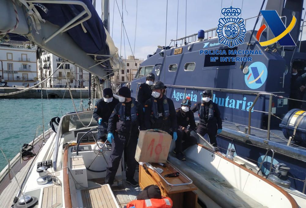 Interceptado en Baleares un barco cargado con unos 4.000 kilos de hachís