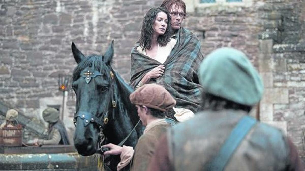 Caitriona Balfe y Sam Heughan, protagonistas de 'Outlander', una de las ficciones estrella de Movistar Series.