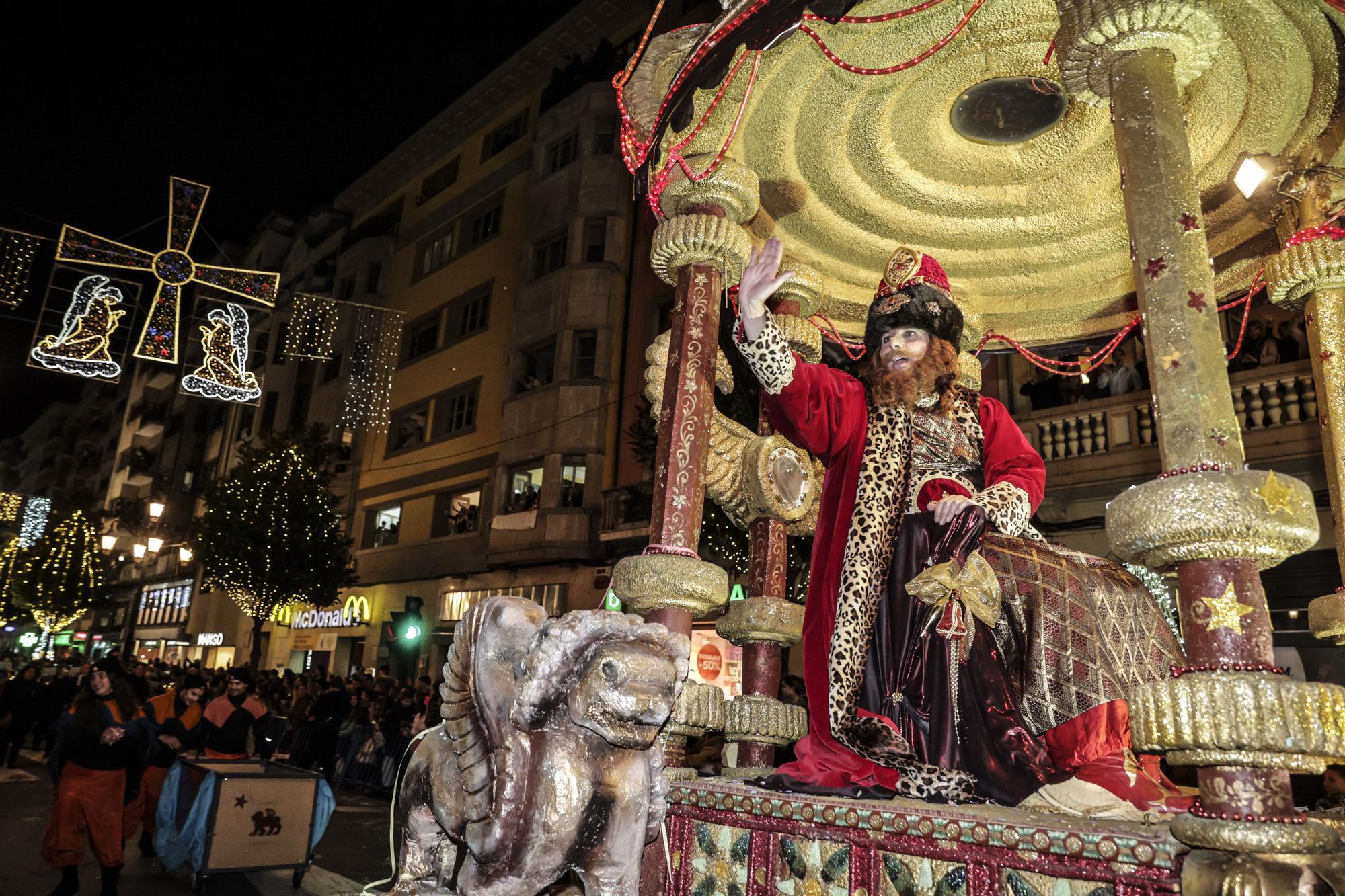 En imágenes: Así fue la multitudinaria cabalgata de Oviedo