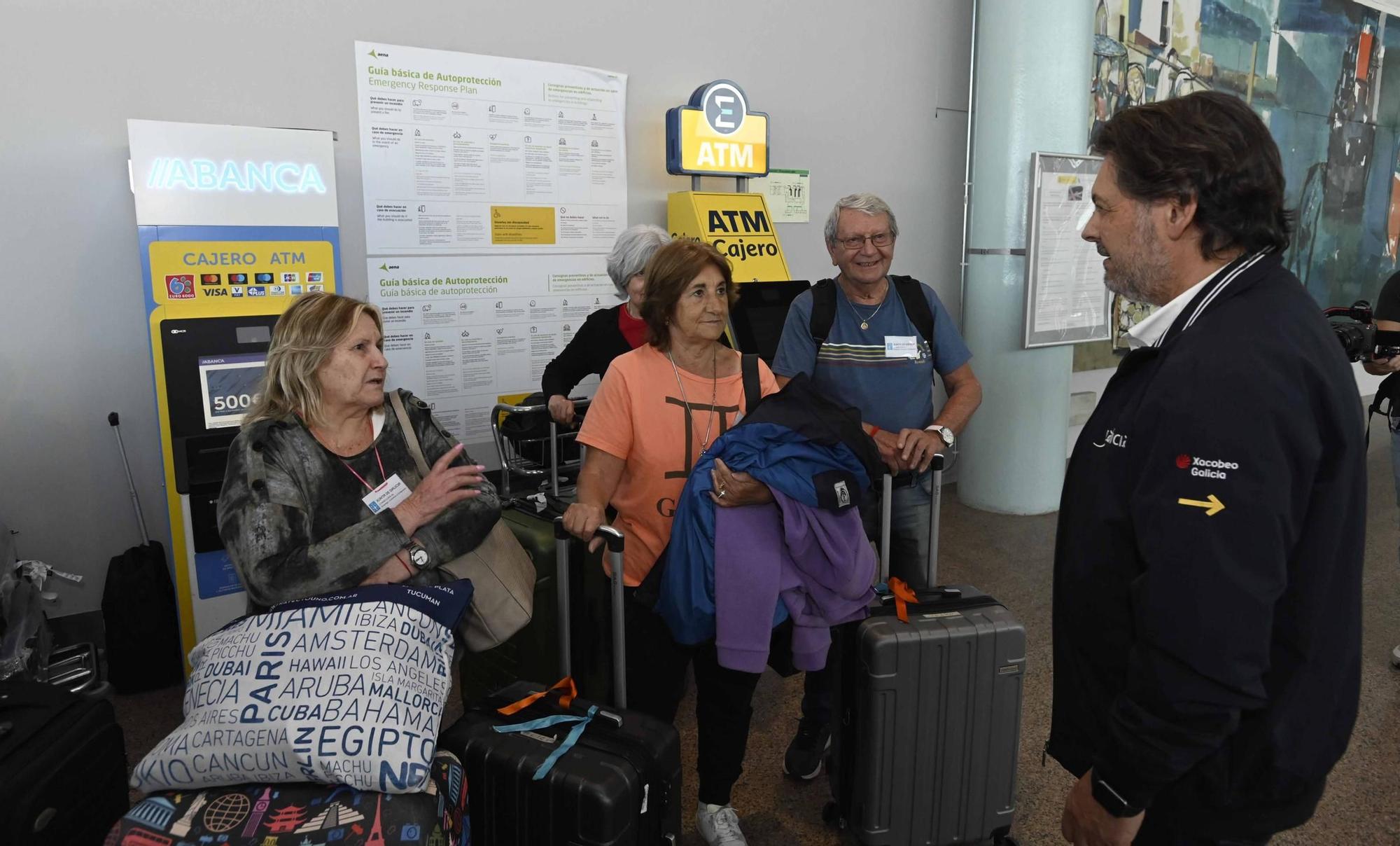 El centenario Gonzalo Nodal, entre los 200 emigrantes gallegos que vuelven a la tierra que les vio nacer