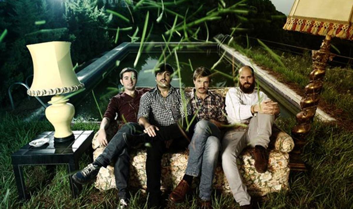 Els 4t1a (quart primera) li han posat música al poemaSaviesade Joan Vinyoli, el resultat és la cançóFoc, llum, fum.