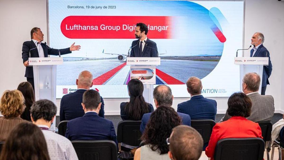 El conseller Torrent acompañado del responsable de Lufthansa, Christian Spannbauer (izquierda), y el director ejecutivo de Quantion, Jordi Griful.