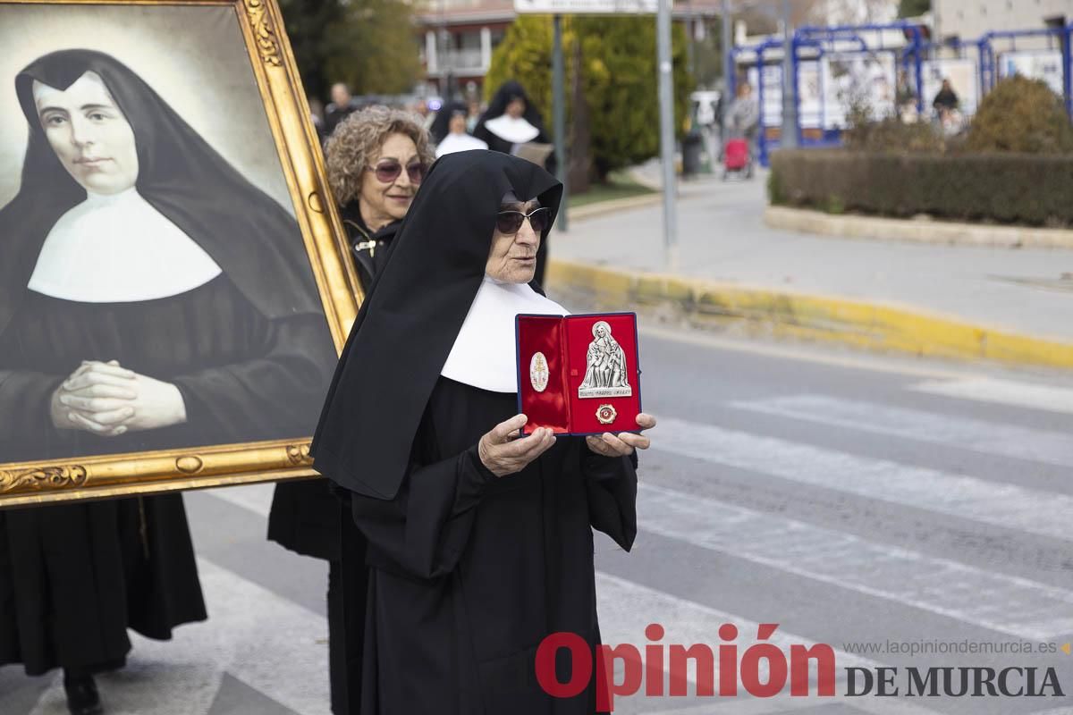 Así ha sido el traslado del cuatro y la reliquia de Santa Teresa de Jornet desde el Asilo hasta la Parroquia de la Concepción en Caravaca