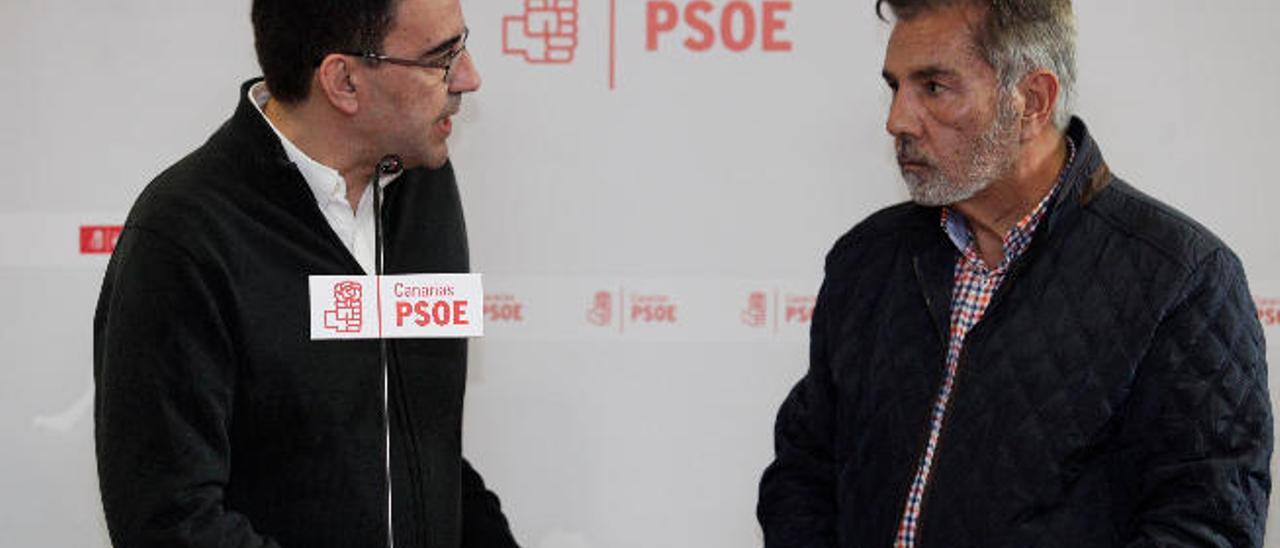 Mario Jiménez (i.) y José Miguel Rodríguez Fraga, ayer en un instante de la rueda de prensa en Tenerife.
