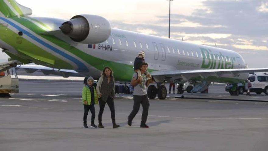 Binter lanza vuelos a Canarias desde la capital aragonesa a partir de 94,29 euros
