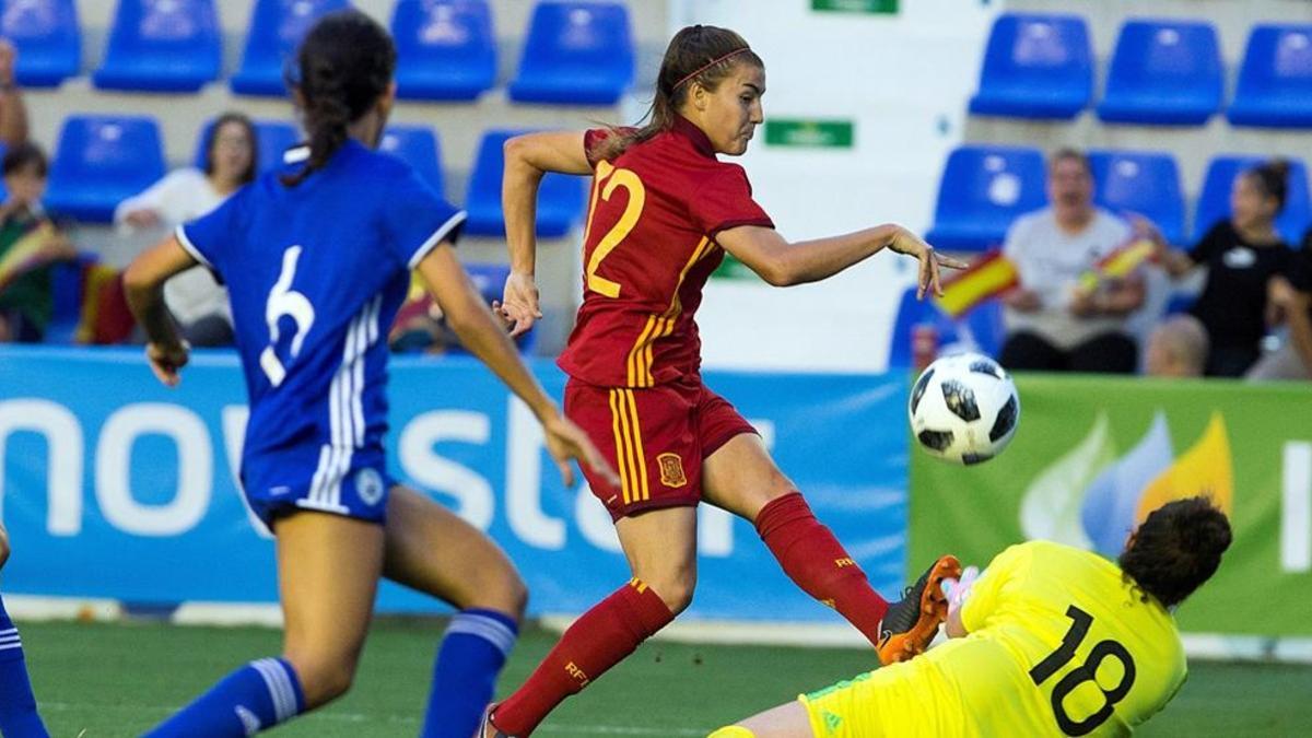 España venció a Israel por un justo 2-0 y se acerca con paso firme al Mundial de Francia