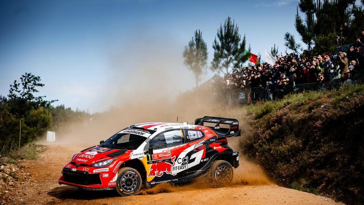 Sébastien Ogier saca provecho en medio de los problemas de sus rivales