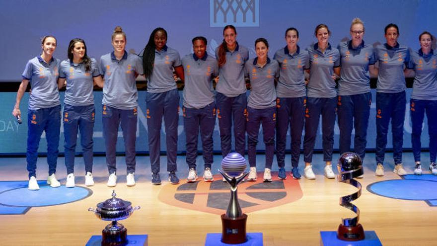 Las jugadoras del Valencia Basket, en el Open Day de Zaragoza