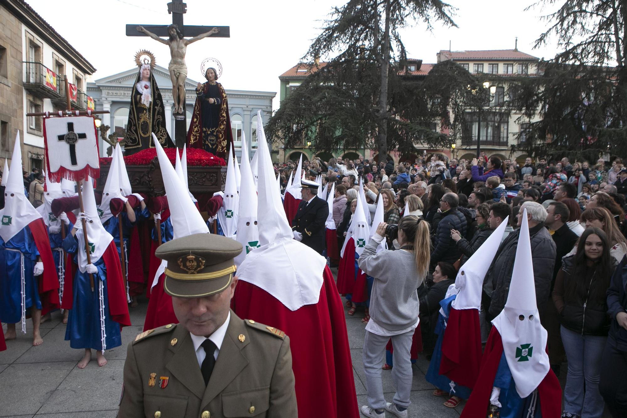 Jueves Santo en Avilés: Procesión del Silencio con los "sanjuaninos"