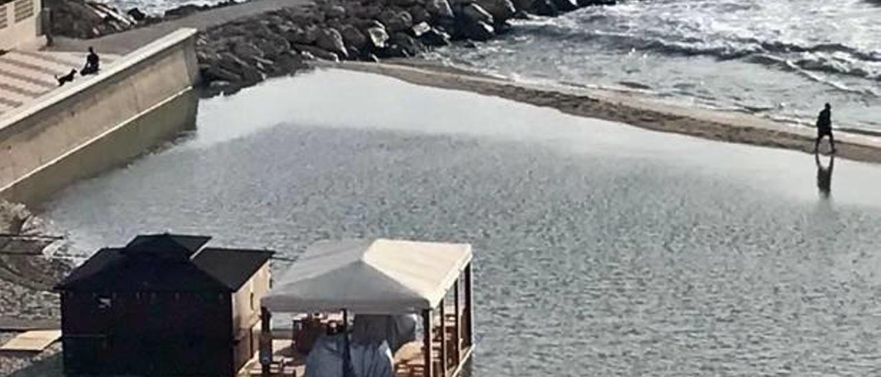 El temporal se traga dos playas de Cullera       y el Perelló en proceso de regeneración