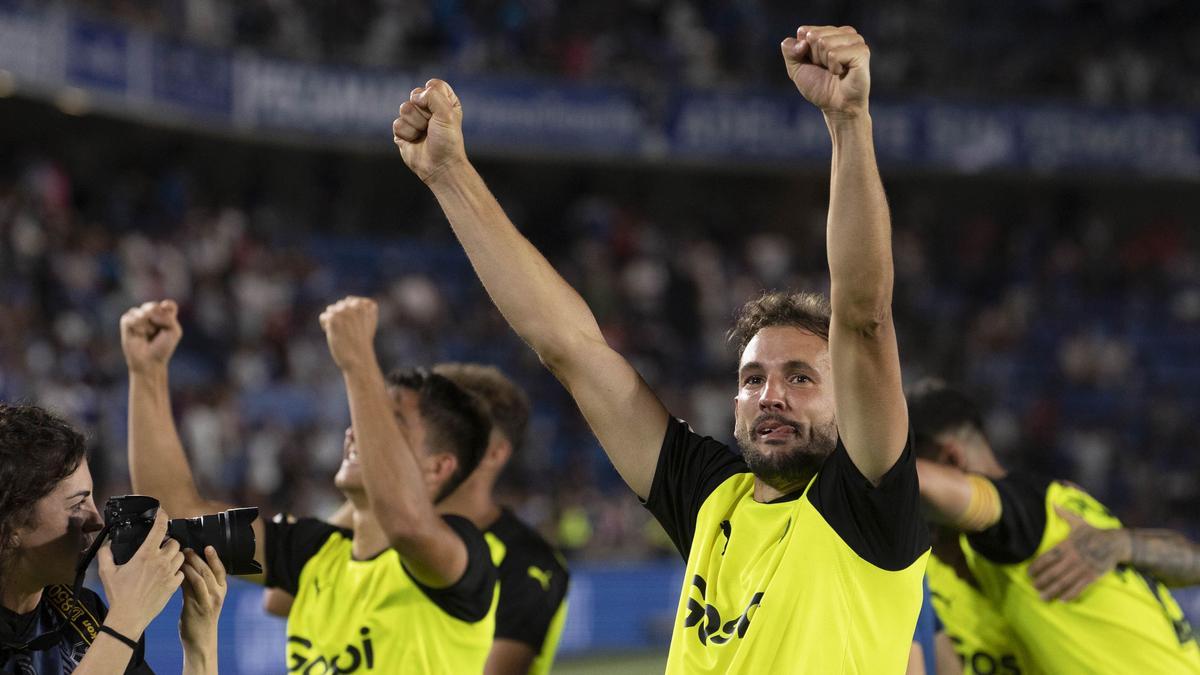 Stuani celebra el ascenso del Girona sobre el césped del Heliodoro Rodríguez.