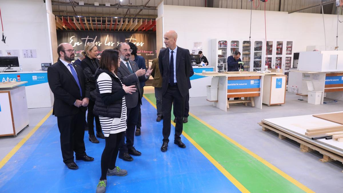 El presidente de Aragón, Javier Lambán, en su visita este viernes a la planta de HMY YUDIGAR