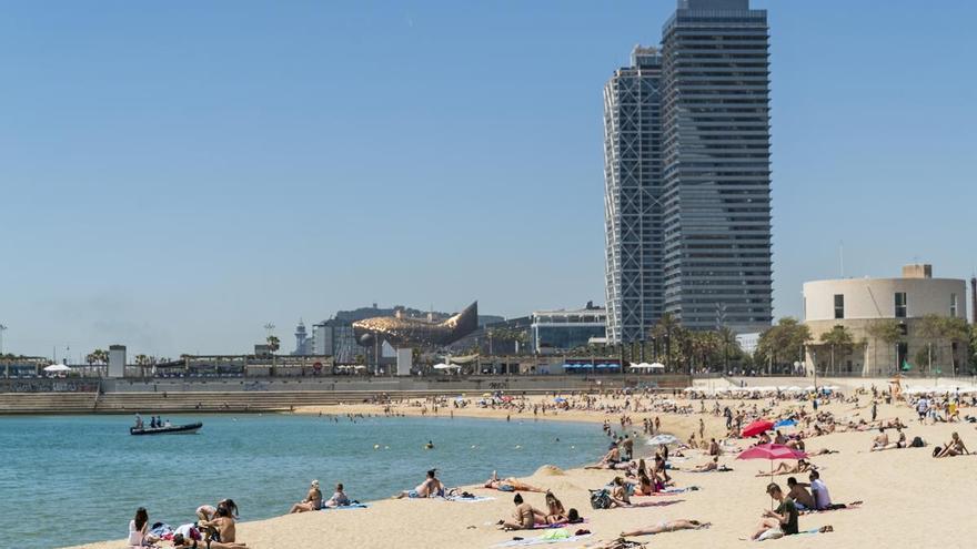 Europa demana prohibir el bany en una platja de Barcelona per mala qualitat de l’aigua