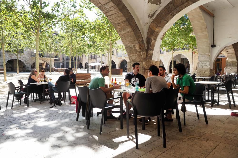Primer dia de terrasses obertes a Girona
