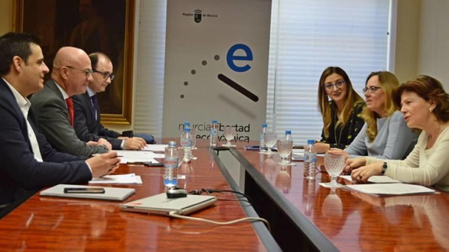 El consejero de Empleo se reunió ayer con la presidenta de la OMEP sobre políticas de igualdad.