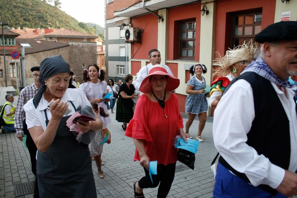 Llegada a Candás de los participantes en la semana de teatro costumbrista