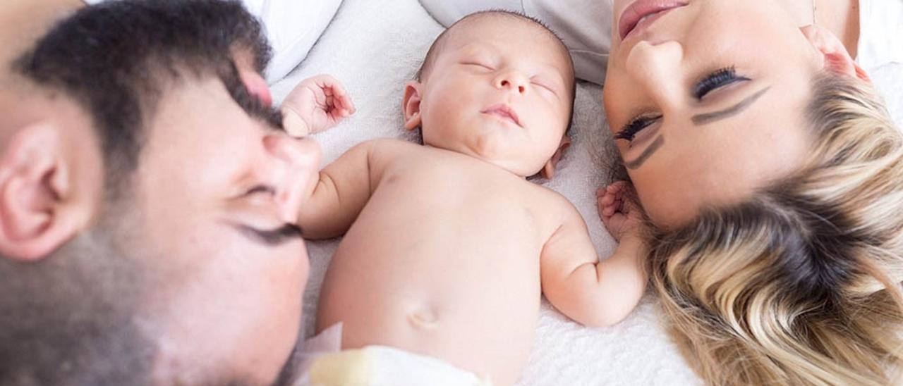 Madres y padres que ensalzan a sus hijos temerosos de que la crítica pudiera robarles cinco minutos de felicidad.