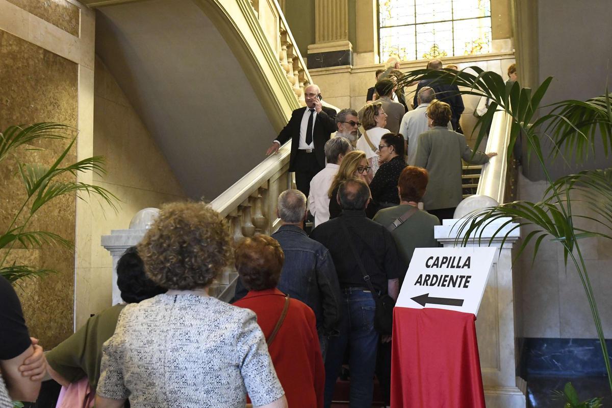Las imágenes de la despedida a José Ballesta en la capilla ardiente instalada en el Salón de Plenos del Ayuntamiento de Murcia