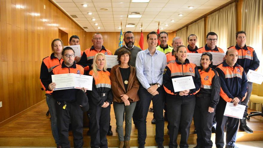 Diplomas y reconocimientos para los voluntarios de Protección Civil de Elda