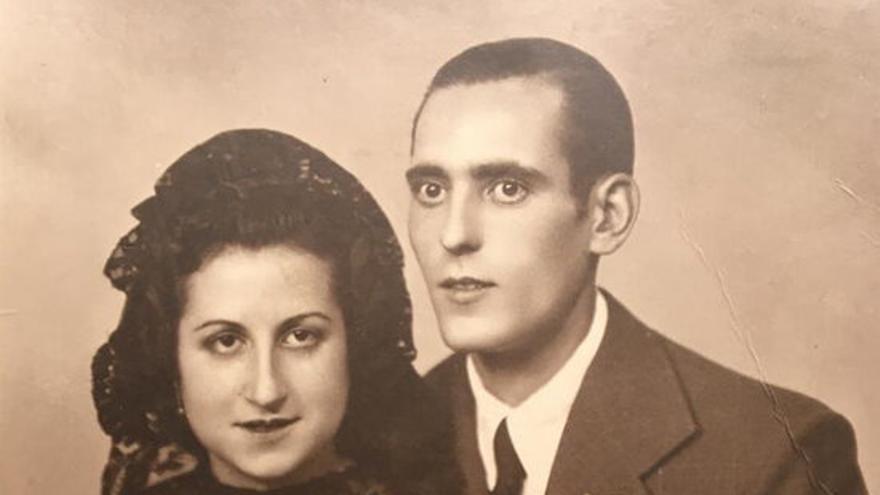 Foto de casament de Dolors Batlle i Vicenç Prades Ramon, al setembre del 1942