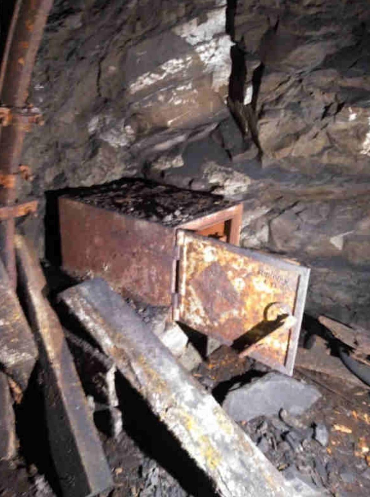 EN IMÁGENES: Así era "el peor de los chamizos": el espacio angosto y en riesgo de derrumbe en el que trabajaban los mineros que murieron en Cerredo