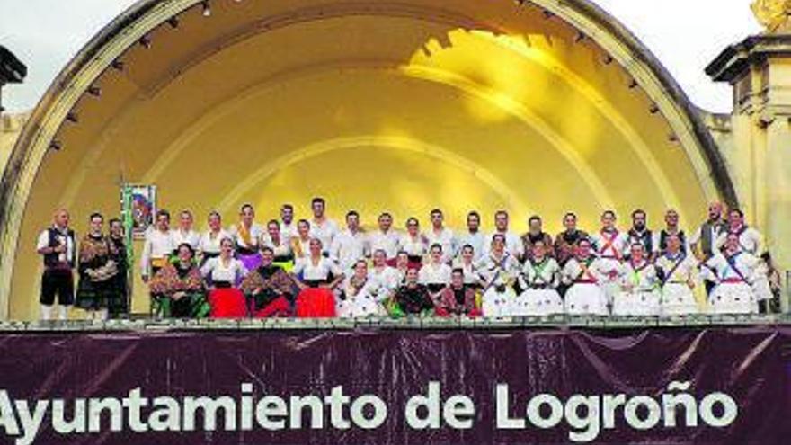 El Casal Cultural Dansaires Manresans actua a les festes de Sant Bernabé a Logronyo | ARXIU PARTICULAR