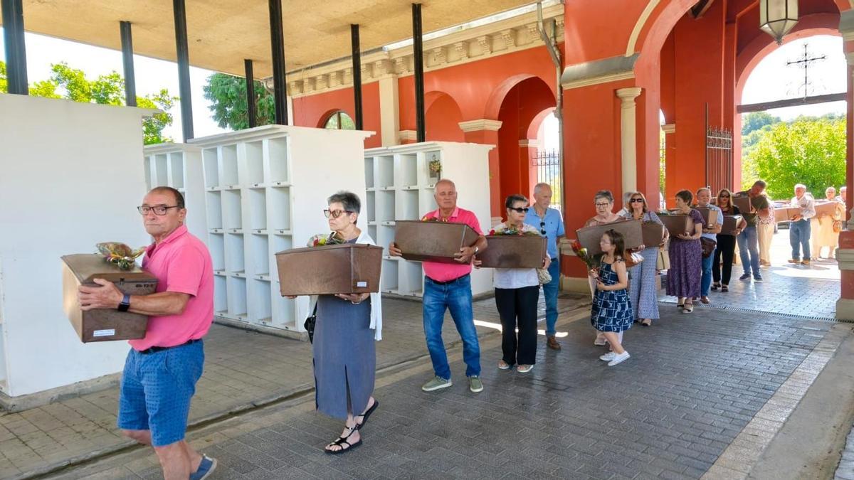 Grado da sepultura en el cementerio a 60 víctimas del franquismo exhumadas de la fosa de El Rellán