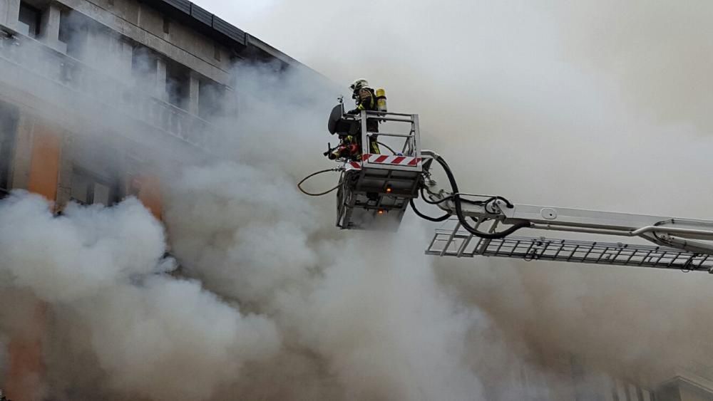 Incendio en la calle Uría de Oviedo