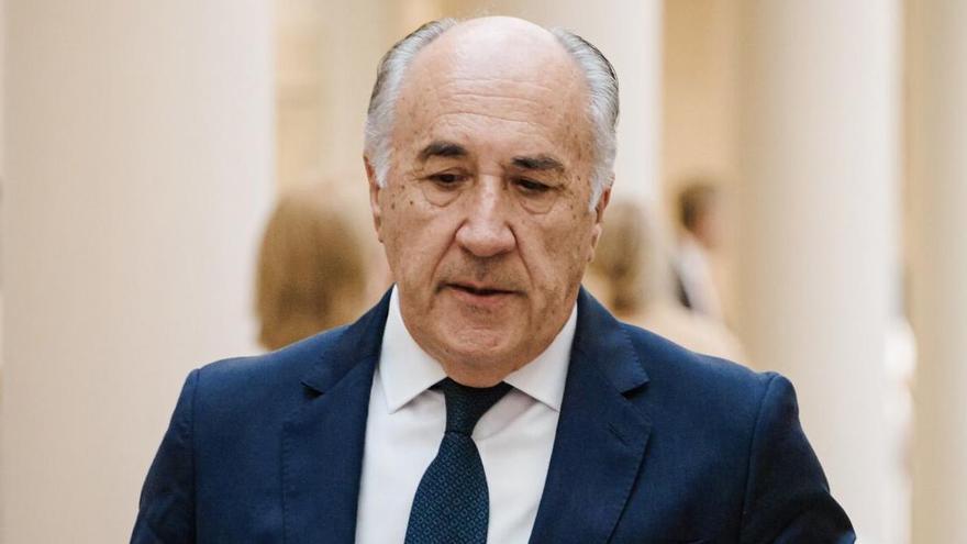 El senador del PP José Ignacio Landaluce, a su llegada a una sesión de control al Gobierno en el Senado.