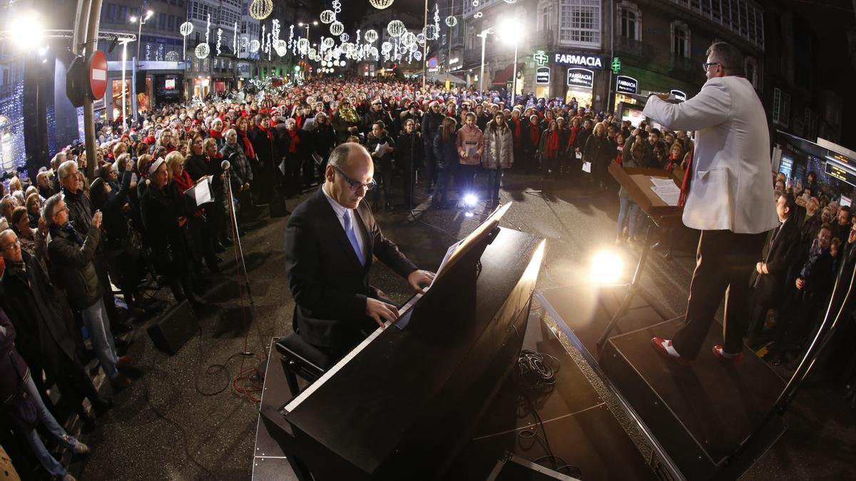 Foto de archivo del concierto de corales polifónicas en Porta do So durante la Navidad en Vigo 2020