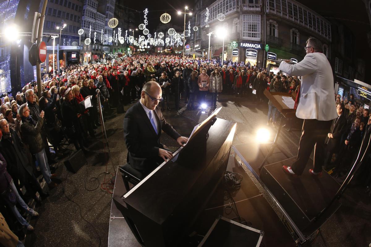 Foto de archivo del concierto de corales polifónicas en Porta do So durante la Navidad en Vigo 2020